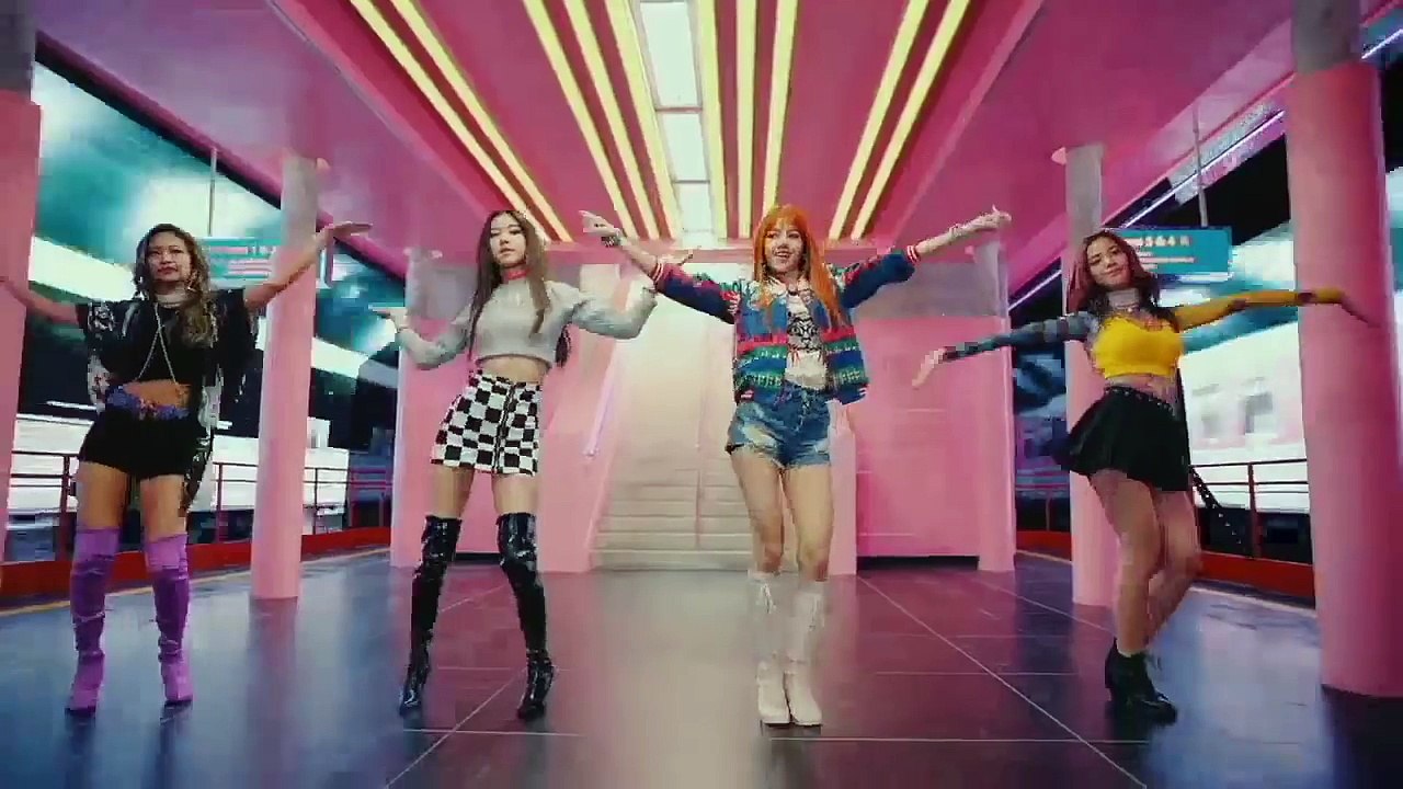 BLACKPINK "Kapag Lumingon Ka, Akin Ka!" Challenge