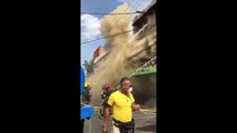 Incendio consume edificio en San Salvador