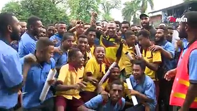 Schools in Lae City were left in a frenzy today after a visit by the SP PNG Hunters'.The Hunters touched down in 'Rainy Lae' on Thursday ahead of Sunday's rou