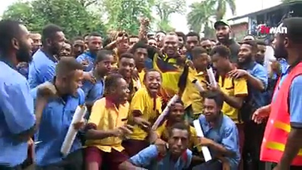 Schools in Lae City were left in a frenzy today after a visit by the SP PNG Hunters'.The Hunters touched down in 'Rainy Lae' on Thursday ahead of Sunday's rou