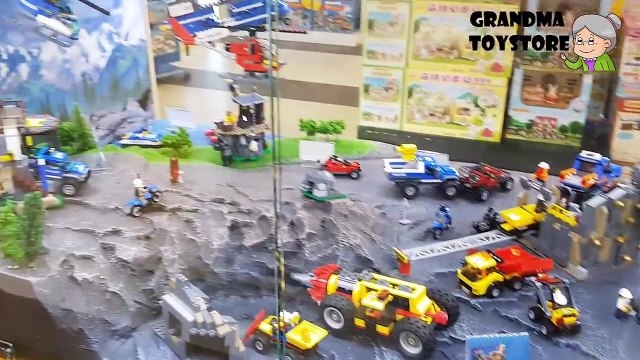 Unboxing TOYS Review/Demos - Lego City construction site building roads