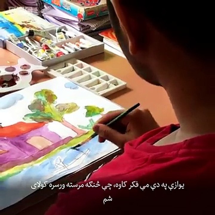 په دغه لنډکۍ ویډیو کې د هغه زلمي کیسه وینو، چې مور یې وايي، په یوه اونۍ کې نوې ژبه زده کولای شي.