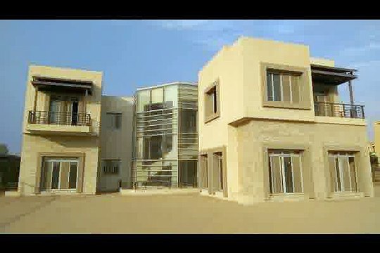 فيلا مستقلة للبيع تطل على الجولف و بحيرة – الاجريا