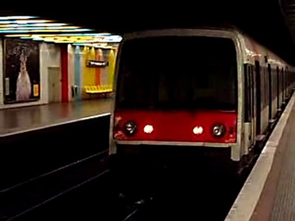 MI84 : Départ de la gare de Saint Germain en Laye sur la ligne A du RER