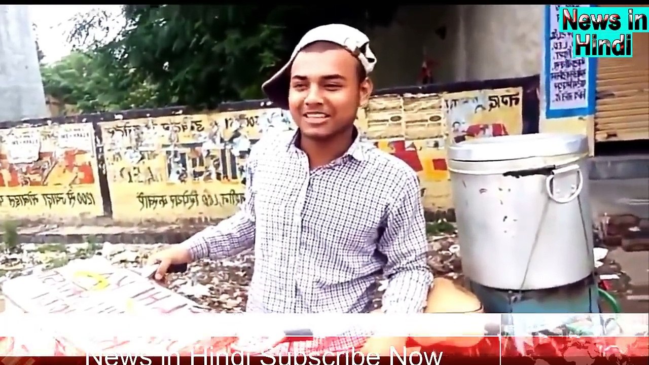 का अम्बरीश पूरी की आवाज में कचौरी बेचता है ! सच में मजा आ जायेगा