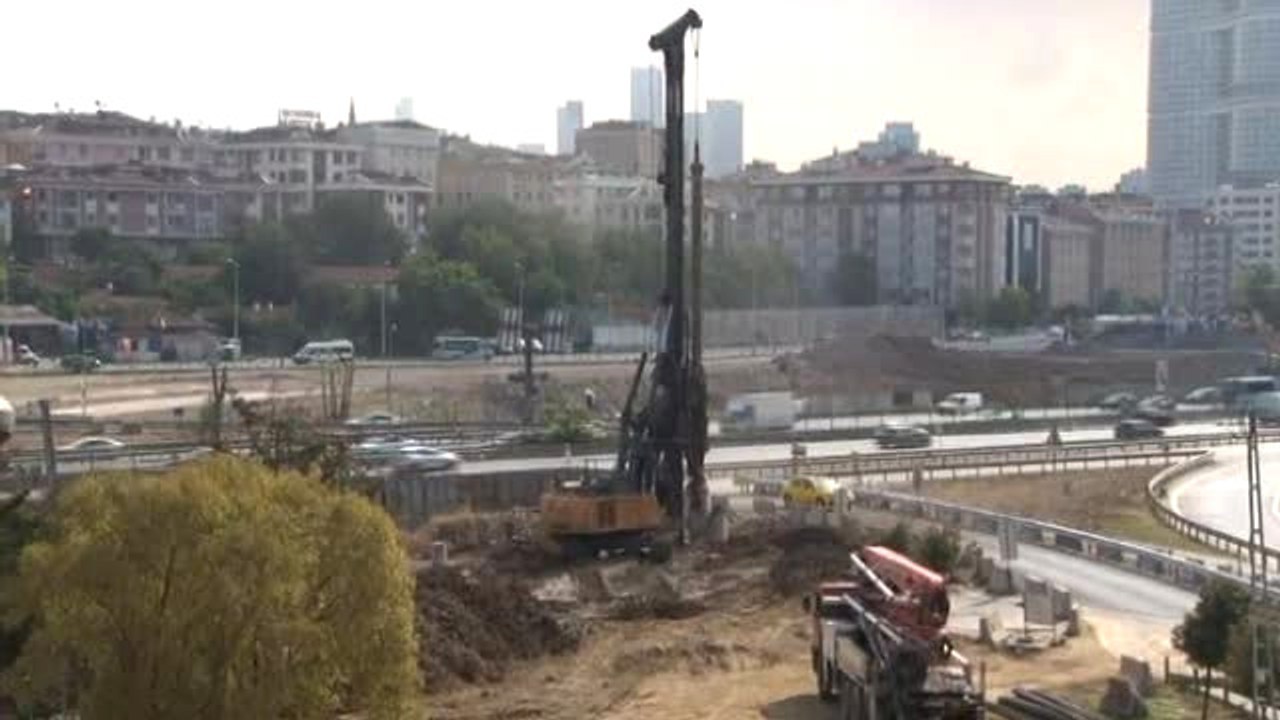 Kadıköy'de Dere Islahında Ana Doğalgaz Borusu Delindi