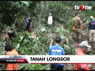 Tiga Rumah Tertimbun Longsor Akibat Hujan Deras