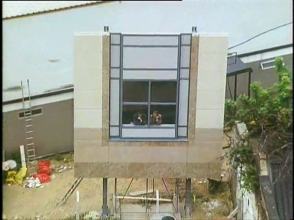 Bottom S02E02