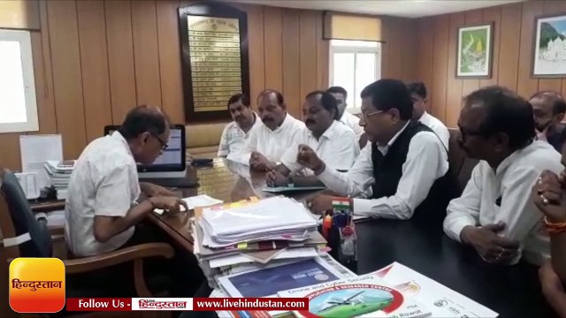 मलिन बस्तियों में अतिक्रमण अभियान के खिलाफ कांग्रेस पहुँची मुख्य सचिव के दरबार