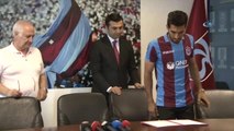 Trabzonspor, İranlı Milli Futbolcu Vahid Amiri ile Sözleşme İmzaladı