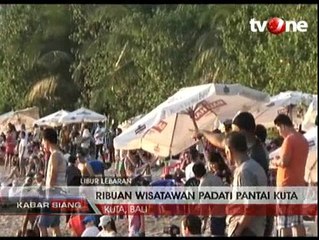 Ribuan Wisatawan Padati Pantai Kuta