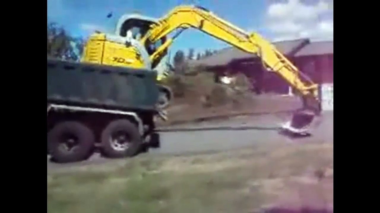 Excellent Driver Knows How Down the Crane from other Lifting Bus