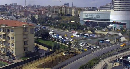 下载视频: Kadıköy D-100 Karayolu Üzerinde Seyir Halindeki Bir Araç Yandı