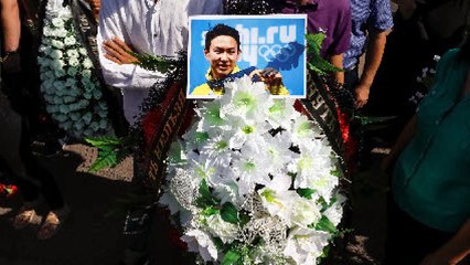 카자흐스탄 피겨영웅 데니스 텐 장례식 엄수...천여 명 애도 / YTN