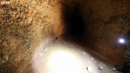 Inside Syrian rebels' tunnel network - BBC News (1)
