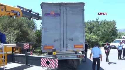 Aydın Karşı Şeride Geçen Tır, Motosiklet Sürücüsünü Ezdi