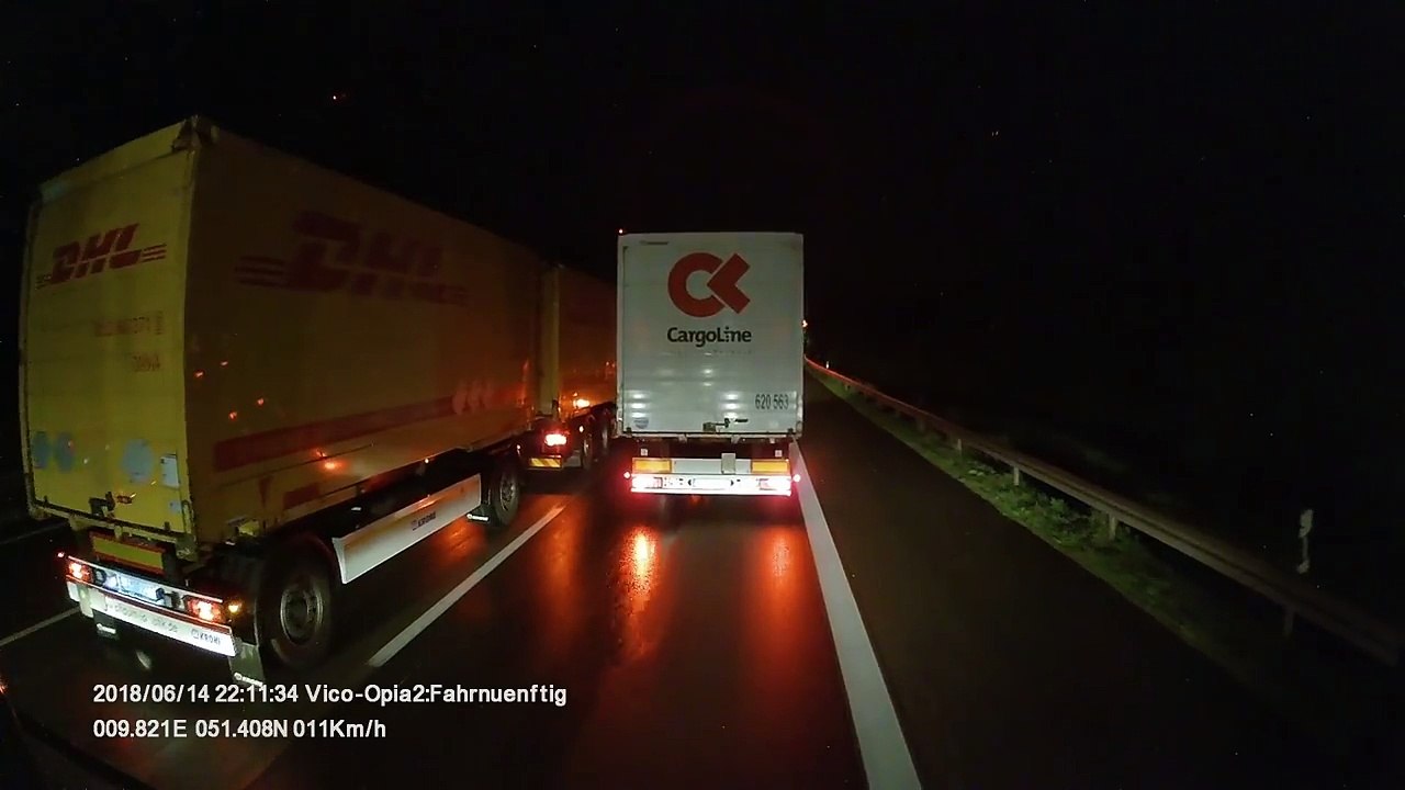 Urlaubsfraß: CB-Funk im Stau unter LKW-Fahrern -  Staugefunke