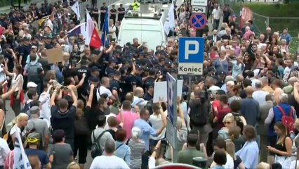 Διαδηλώσεις υπέρ του κράτους δικαίου στην Βαρσοβία