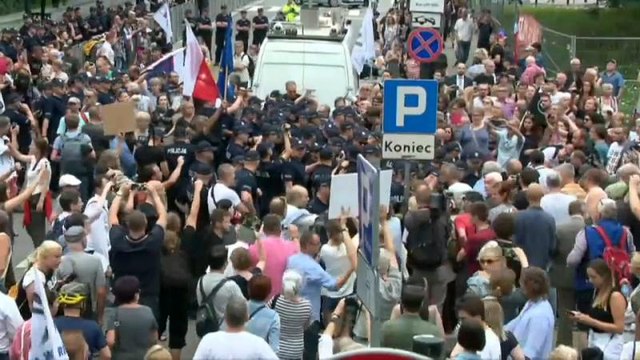 Protestos em Varsóvia contra reforma judicial