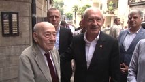 Kılıçdaroğlu, Yazar, Siyaset ve Devlet Adamı Cahit Kayra'yı Ziyaret Etti