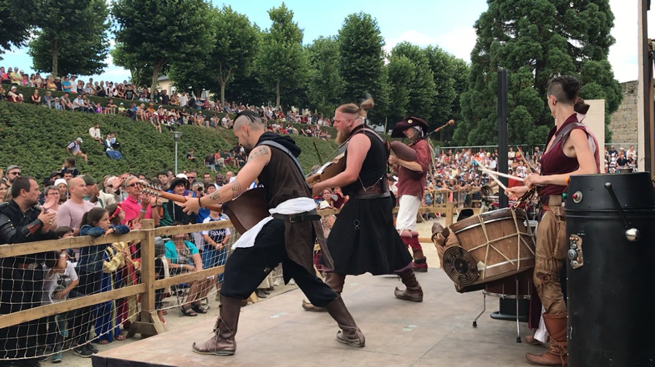Hard rock médiéval par les compagnons du Gras Jambon