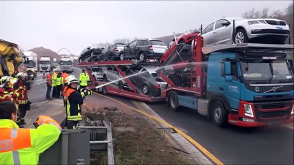 Voilà comment les pompiers allemands punissent les automobilistes curieux de filmer lors de leurs interventions