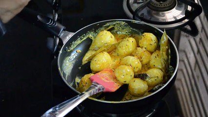 Dahi Aloo Sabzi Recipe in Hindi - दही वाले रसीले आलू