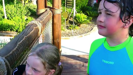 Le Plus GRAND Toboggan Aquatique du MONDE-  Aquaparc Land of Legend