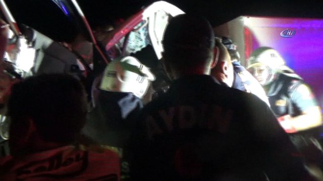 Aydın’da feci kaza... Kamyonette sıkışan iki kardeş acı içinde kurtarılmayı bekledi