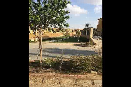 للبيع تقسيط توين هاوس 359م نصف تشطيب – رويال ميدوز