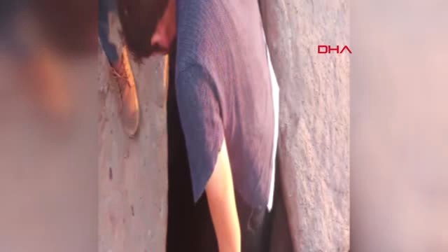 Şanlıurfa Başı Teneke Kutusuna Sıkışıp Kuyuya Düşen Köpek Kurtarıldı