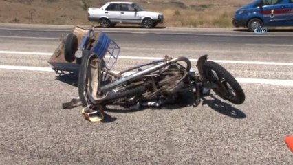 Otomobil ile Motosiklet Çarpıştı: 1 Ölü, 8 Yaralı