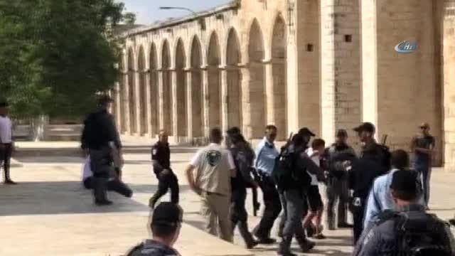 Filistin Bayrağı Açan Çocuk Gözaltına Alındı- Öğle Saatlerine Kadar Bin Yahudi Mescidi Aksa'ya Girdi