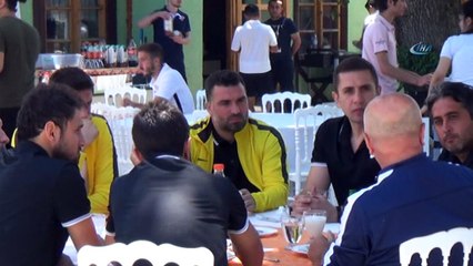 Sözleşme imzalamayan futbolcular mangal partisi yaptı