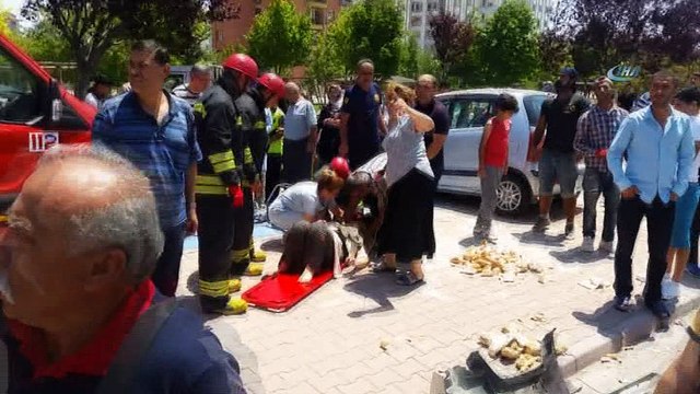 İtfaiye eri önce sıkıştığı yerden kurtardı, sonra güneşten korudu