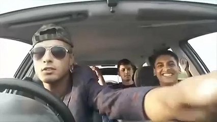 Megint tragédiát okozott a vezetés közbeni facebookozás