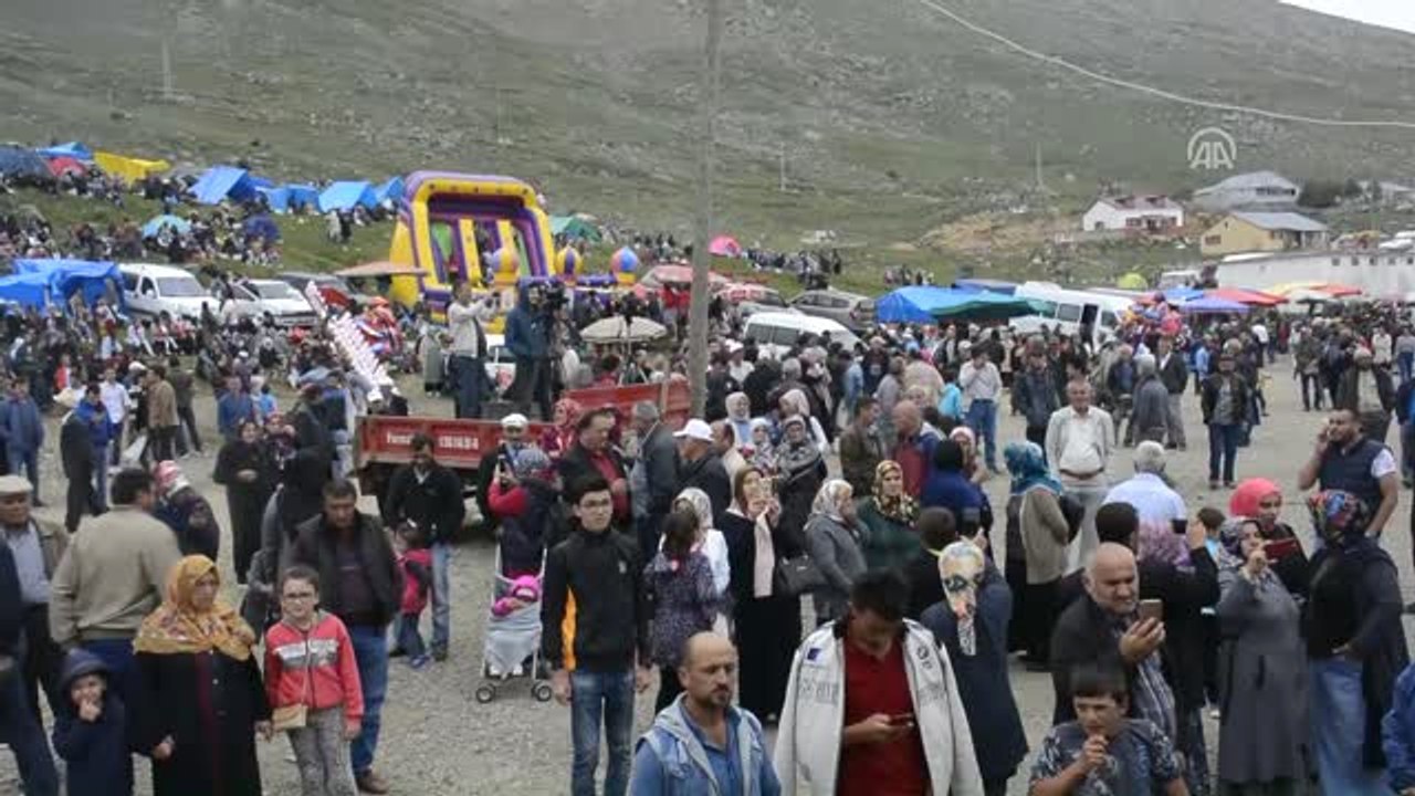 Yaylada Horon ve Kemençeyle Eğlendiler