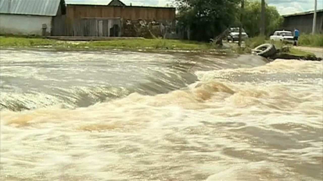 Fluten, Flammen und eine Wasserhose