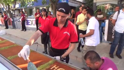 79 Metrelik Künefe 5 Dakikada Tükendi