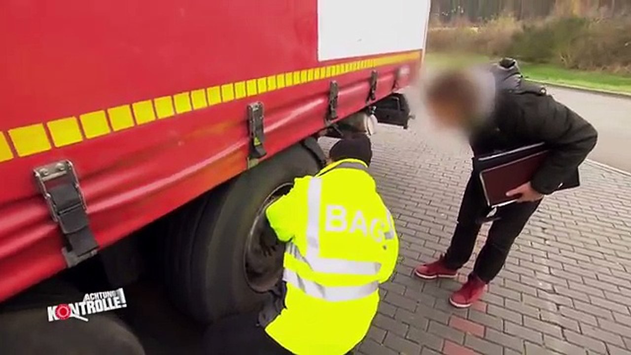 Fahrzeugrahmen gebrochen: LKW könnte in zwei Hälften brechen! | Achtung Kontrolle | kabel eins