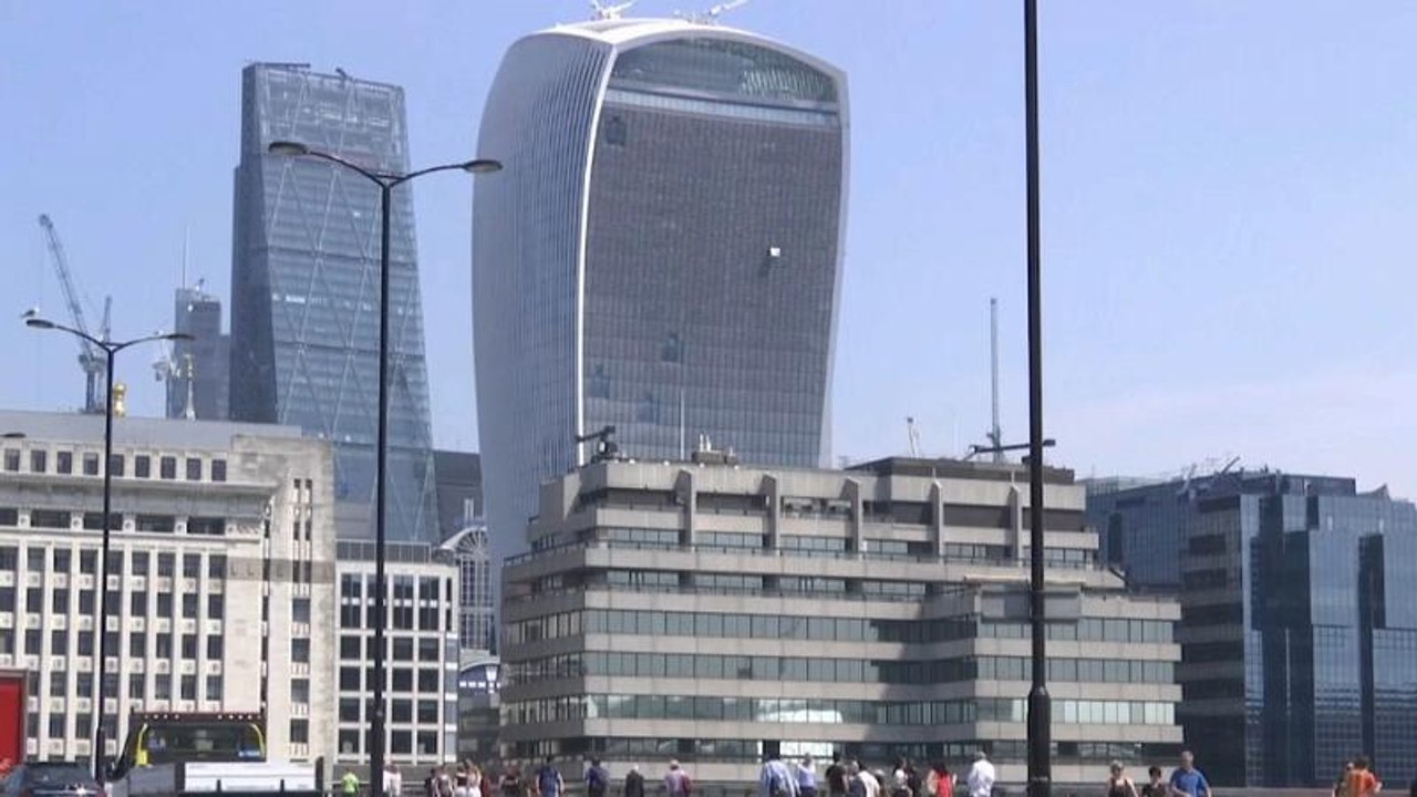 Brexit minister warns Britain may refuse to pay Brexit divorce bill