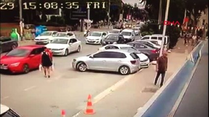 Kadıköy'de Apartman Görevlisi Hırsızlarla Karşı Karşıya Geldi