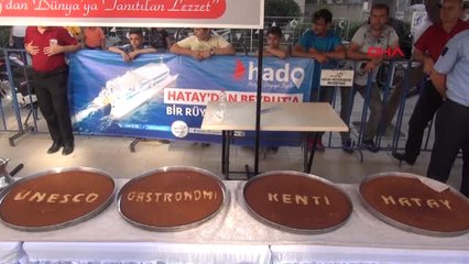 Hatay'da 79 Metrelik Künefe 1 Saatte Tüketildi