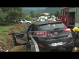Report Tv - Aksident i frikshëm në Librazhd, barriera hyn përmes makinës, plagoset çifti