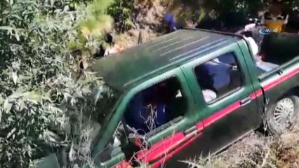Kazada araçta sıkışan sürücü itfaiye ekipleri tarafından kurtarıldı