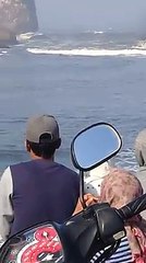 Gempar!!! Rekaman Langsung dari TKP, Kapal Tenggelam di pantai puger