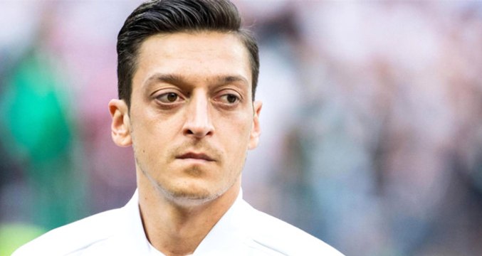 Mesut Özil'in Milli Takımı Bırakması, Almanya Basınını İkiye Böldü