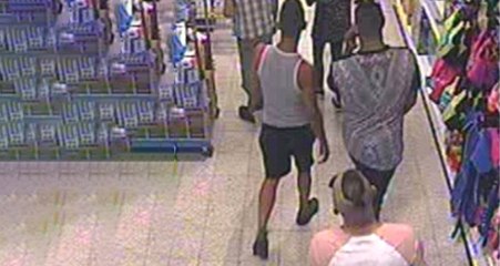 İngiltere'de, Caniler Üç Yaşındaki Çocuğun Yüzüne Asit Attı