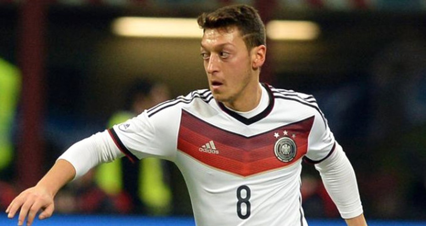 Spor Bakanı Muharrem Kasapoğlu, Mesut Özil'e Sahip Çıktı