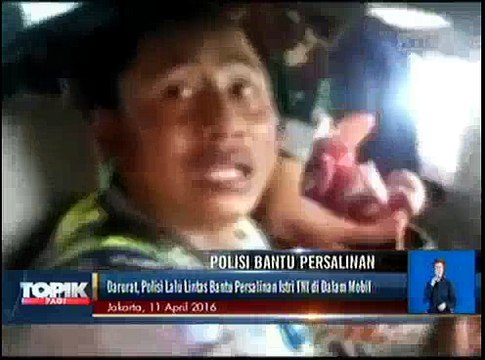 Darurat, Polisi Lalu Lintas Bantu Persalinan Dalam Mobil